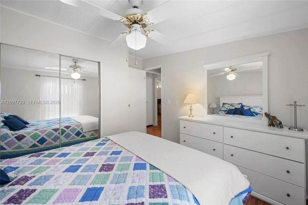 En Venta: $370,000 (4 camas, 2 baños, 1296 Pies cuadrados)