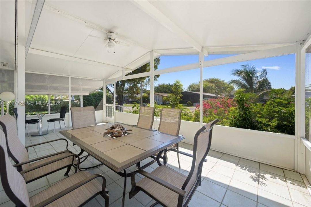 En Venta: $370,000 (4 camas, 2 baños, 1296 Pies cuadrados)