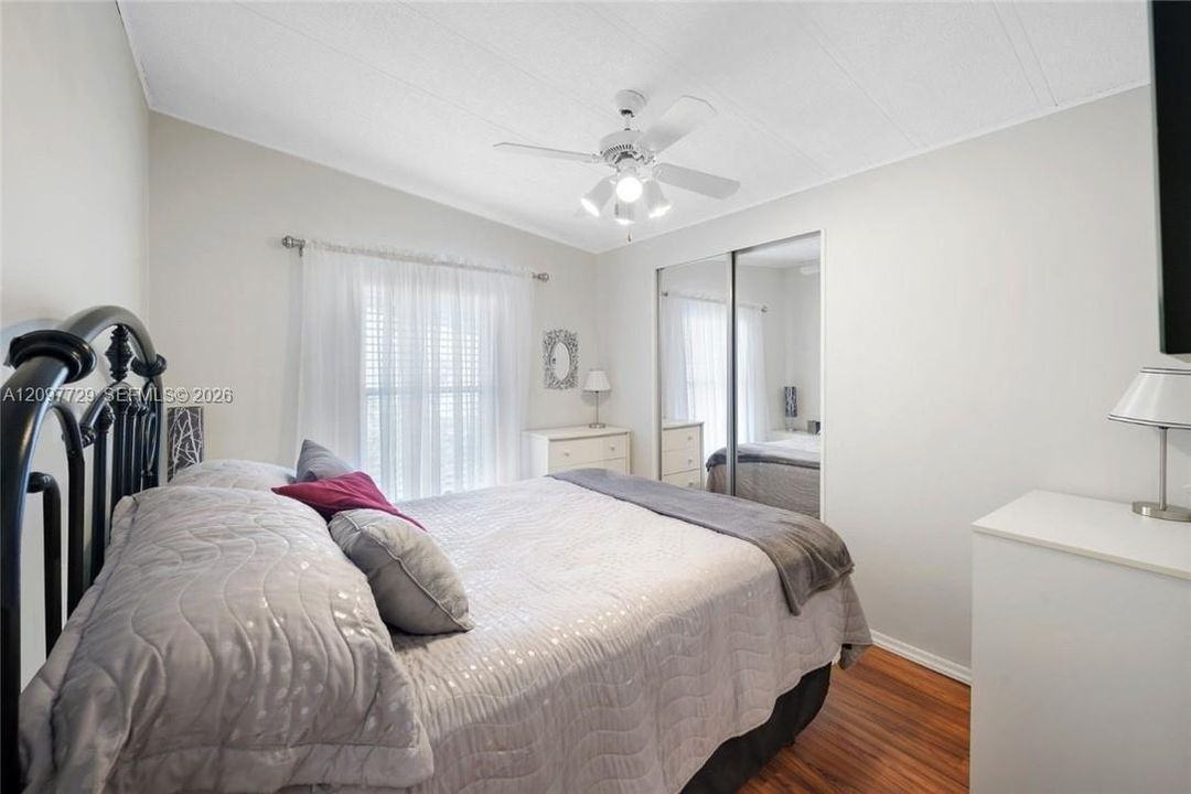 En Venta: $370,000 (4 camas, 2 baños, 1296 Pies cuadrados)