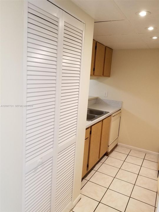 For Rent: $1,750 (2 beds, 2 baths, 767 Square Feet)