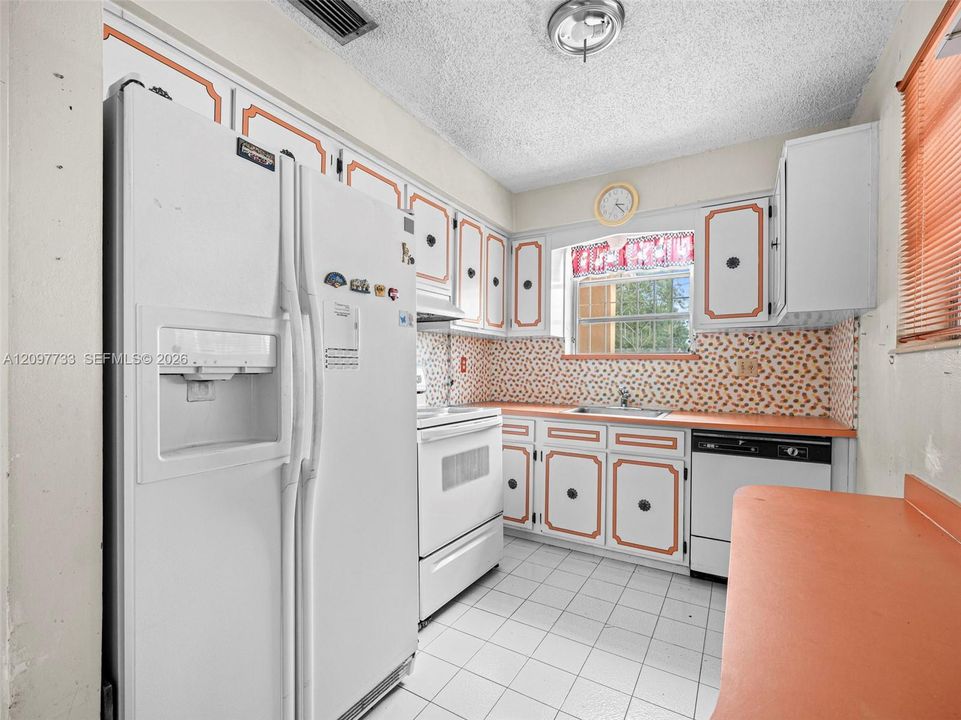 На продажу: $530,000 (3 спален, 2 ванн, 1425 Квадратных фут)