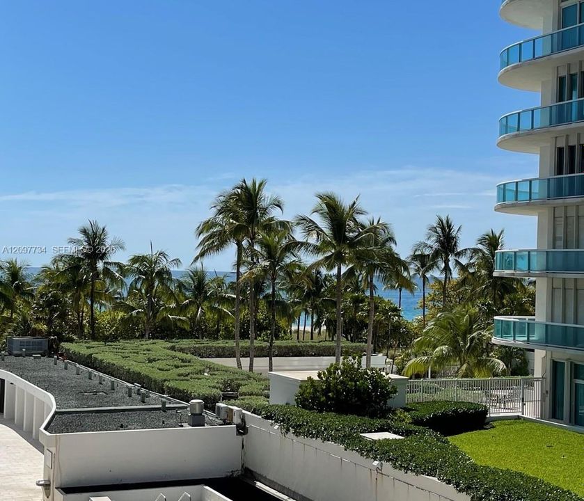 Active With Contract: $2,350,000 (3 beds, 3 baths, 3340 Square Feet)
