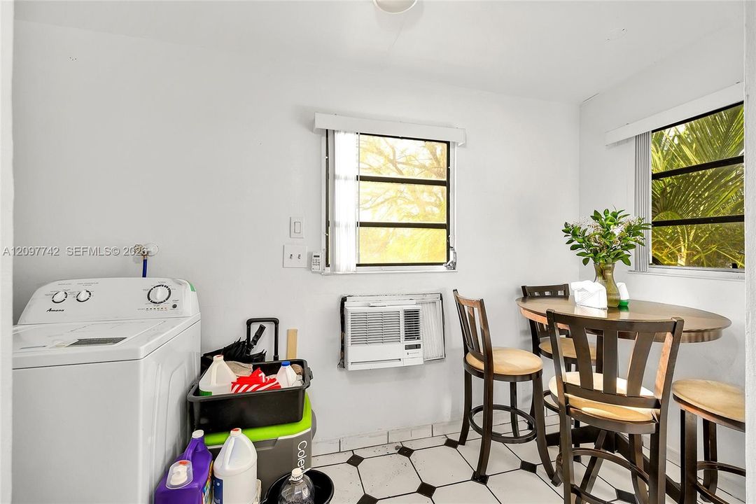 For Rent: $2,650 (2 beds, 2 baths, 1250 Square Feet)