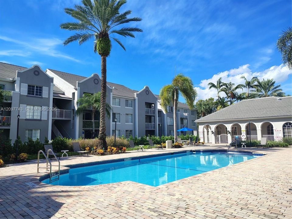For Rent: $2,300 (2 beds, 2 baths, 1065 Square Feet)