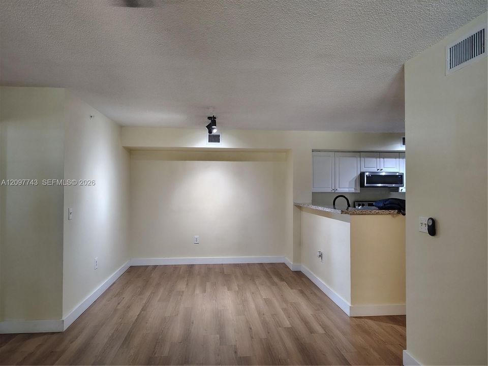 For Rent: $2,300 (2 beds, 2 baths, 1065 Square Feet)