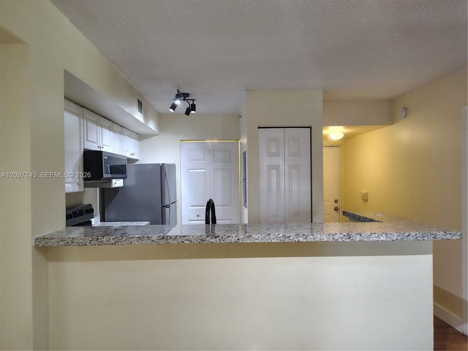 For Rent: $2,300 (2 beds, 2 baths, 1065 Square Feet)
