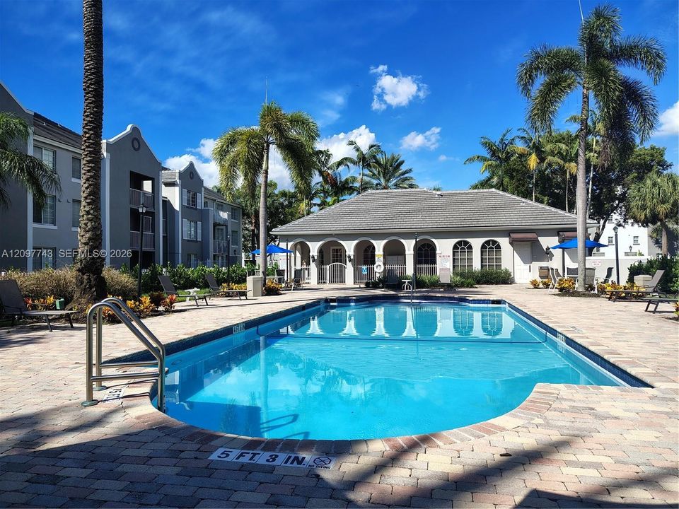 For Rent: $2,300 (2 beds, 2 baths, 1065 Square Feet)