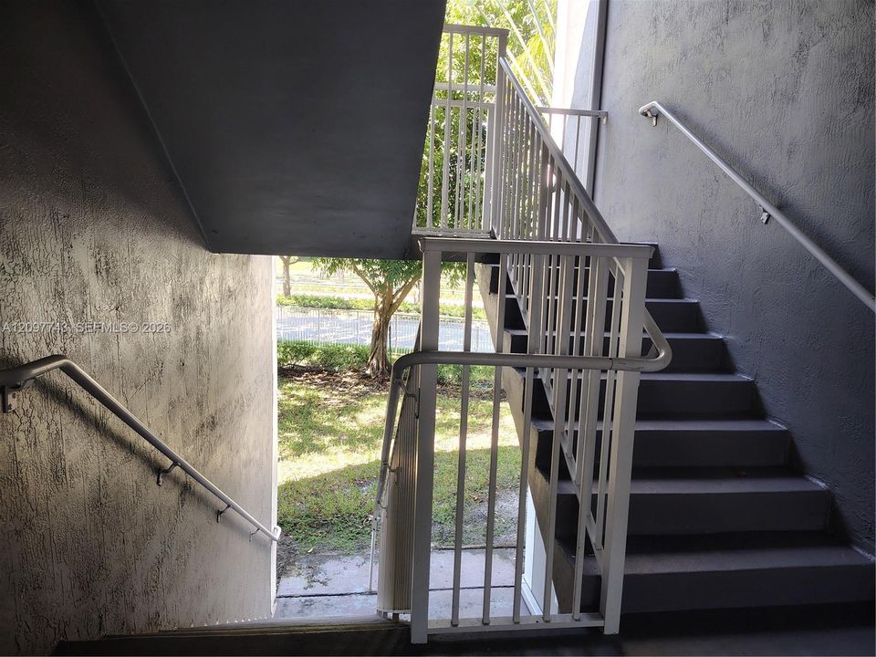 For Rent: $2,300 (2 beds, 2 baths, 1065 Square Feet)