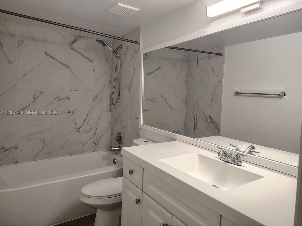 For Rent: $2,300 (2 beds, 2 baths, 1065 Square Feet)