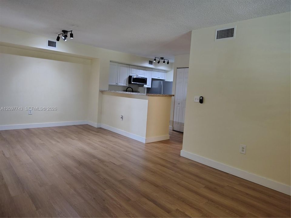 For Rent: $2,300 (2 beds, 2 baths, 1065 Square Feet)