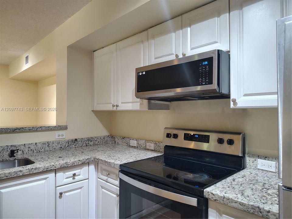 For Rent: $2,300 (2 beds, 2 baths, 1065 Square Feet)