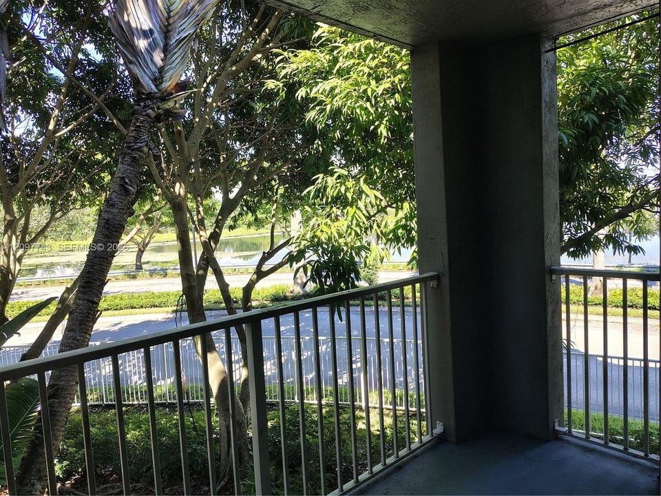 For Rent: $2,300 (2 beds, 2 baths, 1065 Square Feet)