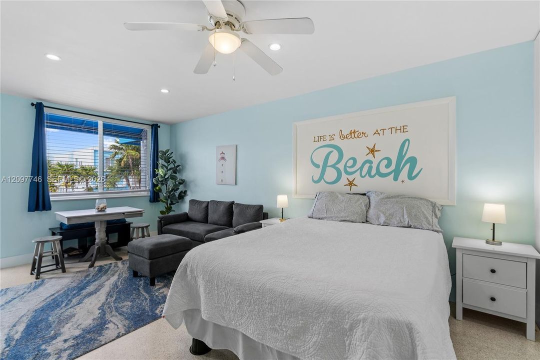 For Rent: $2,100 (0 beds, 1 baths, 348 Square Feet)