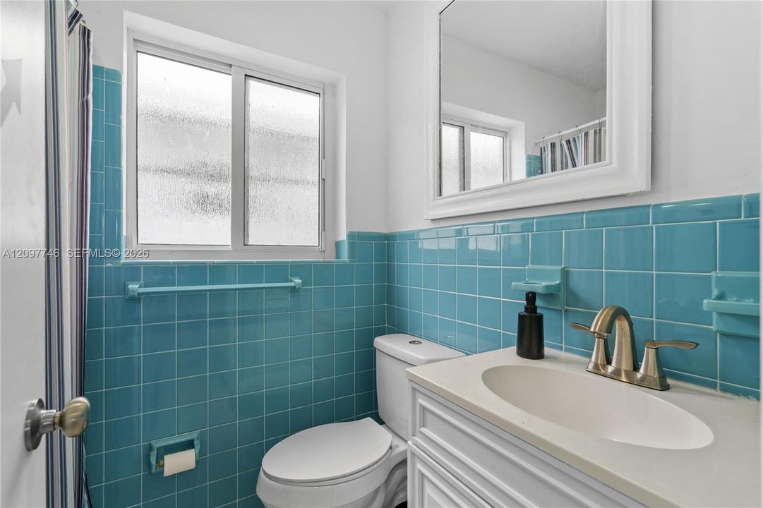 For Rent: $2,100 (0 beds, 1 baths, 348 Square Feet)