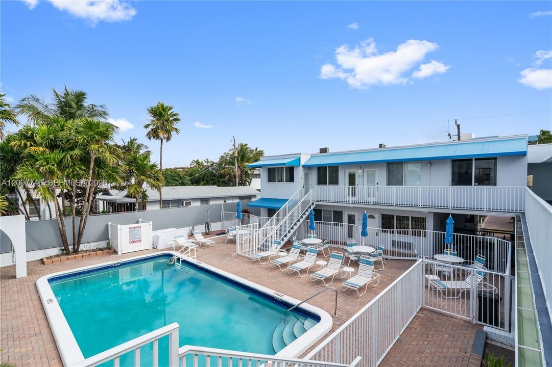For Rent: $2,100 (0 beds, 1 baths, 348 Square Feet)