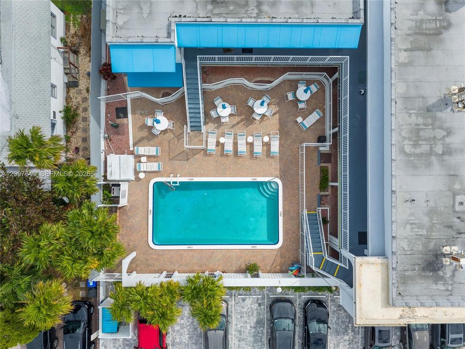 For Rent: $2,100 (0 beds, 1 baths, 348 Square Feet)