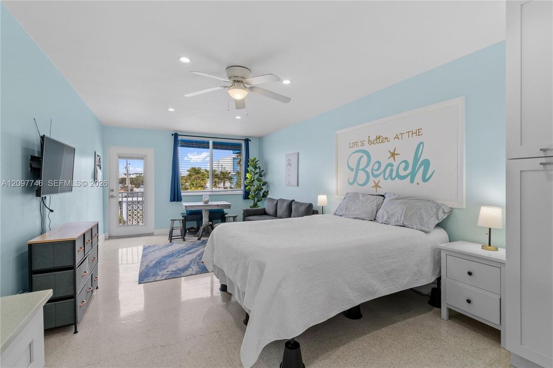 For Rent: $2,100 (0 beds, 1 baths, 348 Square Feet)