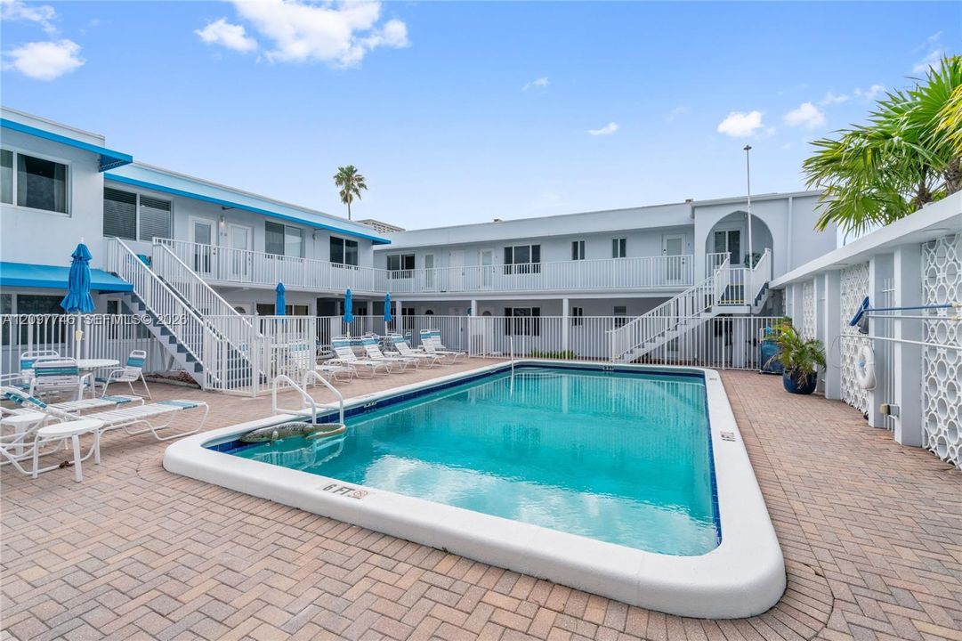 For Rent: $2,100 (0 beds, 1 baths, 348 Square Feet)