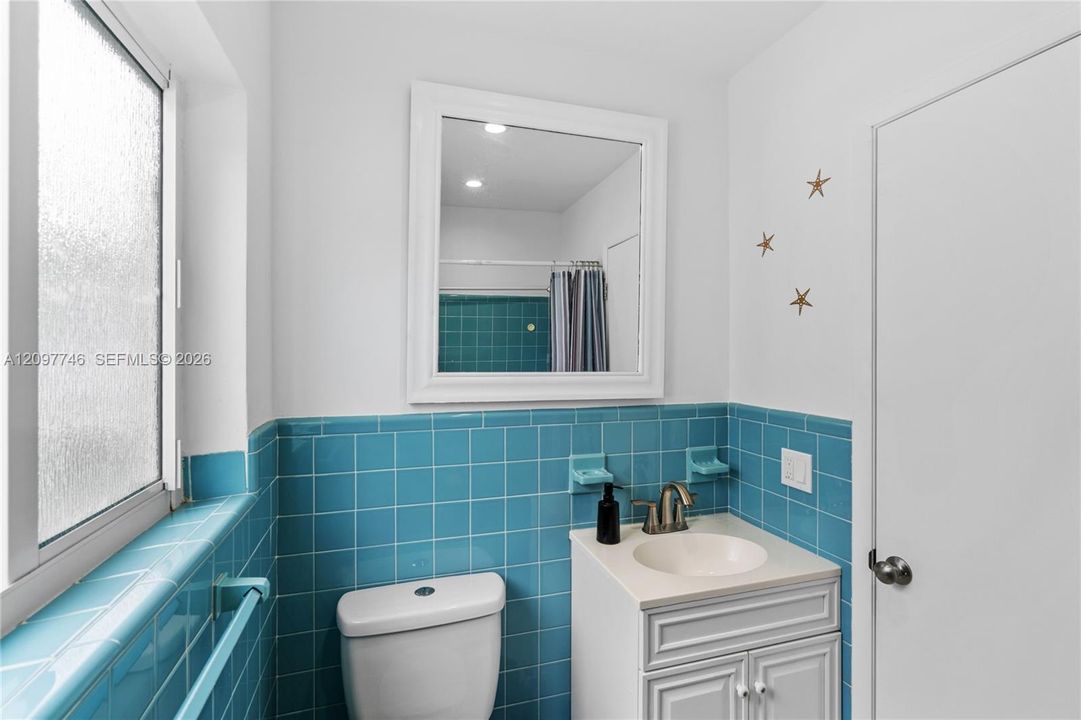 For Rent: $2,100 (0 beds, 1 baths, 348 Square Feet)
