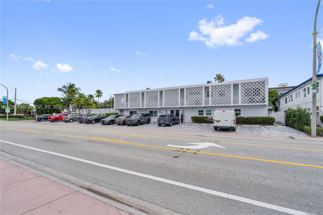 For Rent: $2,100 (0 beds, 1 baths, 348 Square Feet)