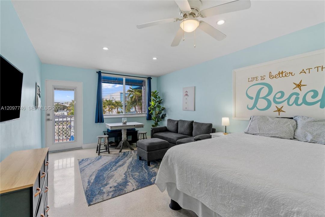 For Rent: $2,100 (0 beds, 1 baths, 348 Square Feet)
