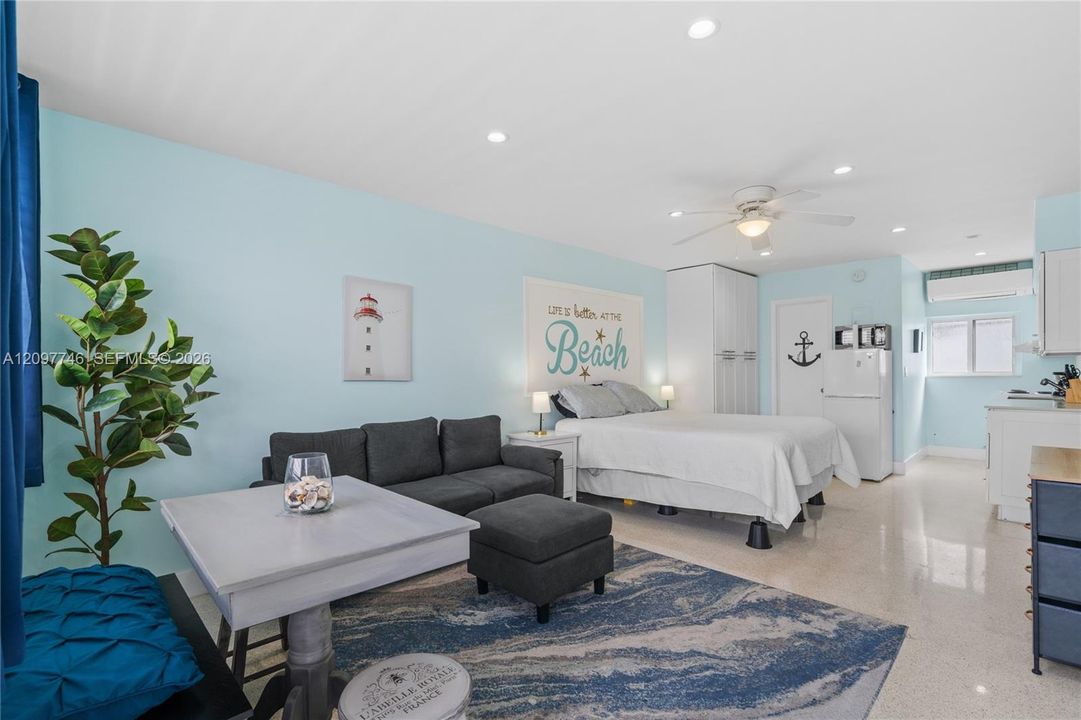 For Rent: $2,100 (0 beds, 1 baths, 348 Square Feet)
