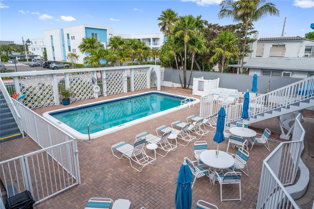 For Rent: $2,100 (0 beds, 1 baths, 348 Square Feet)