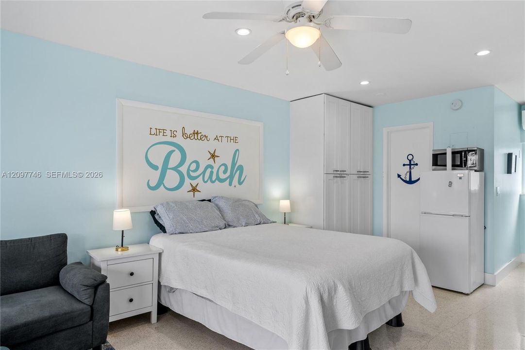For Rent: $2,100 (0 beds, 1 baths, 348 Square Feet)