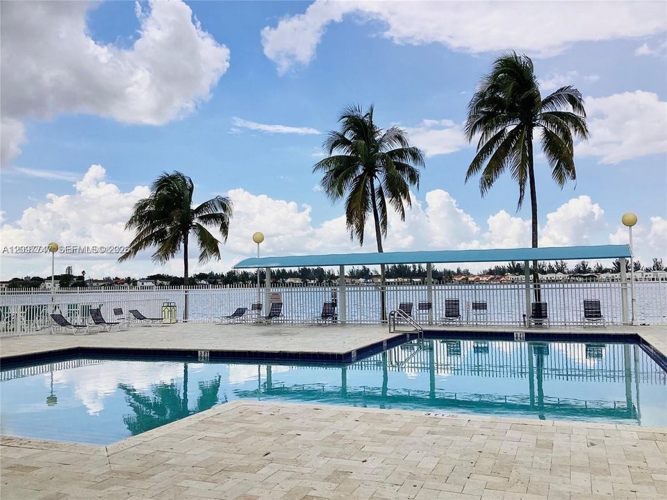 For Rent: $2,600 (2 beds, 2 baths, 1130 Square Feet)