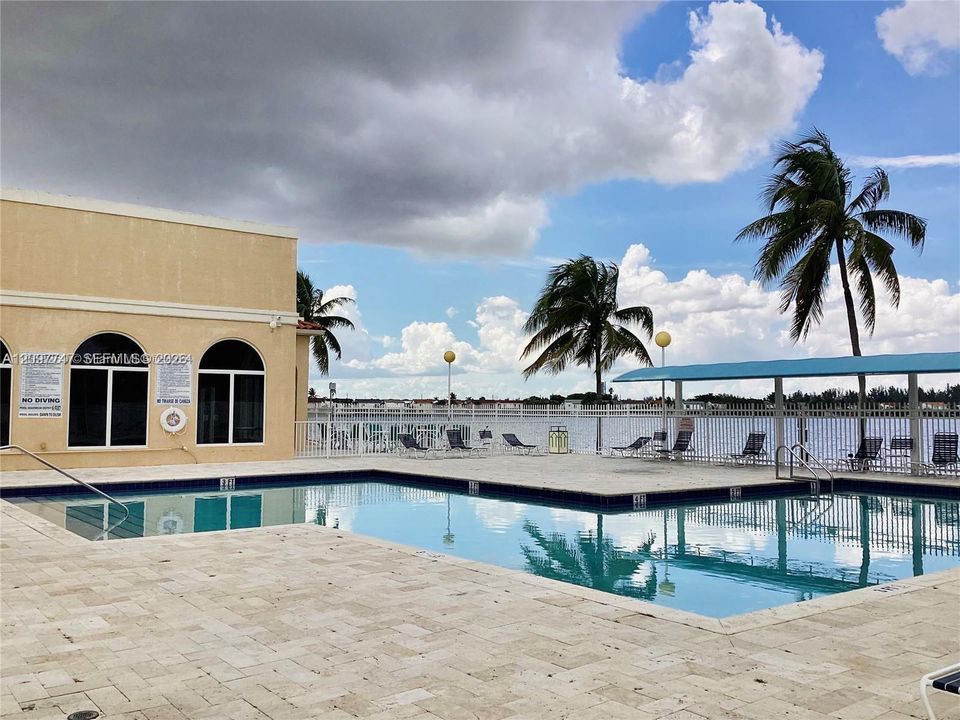 For Rent: $2,600 (2 beds, 2 baths, 1130 Square Feet)