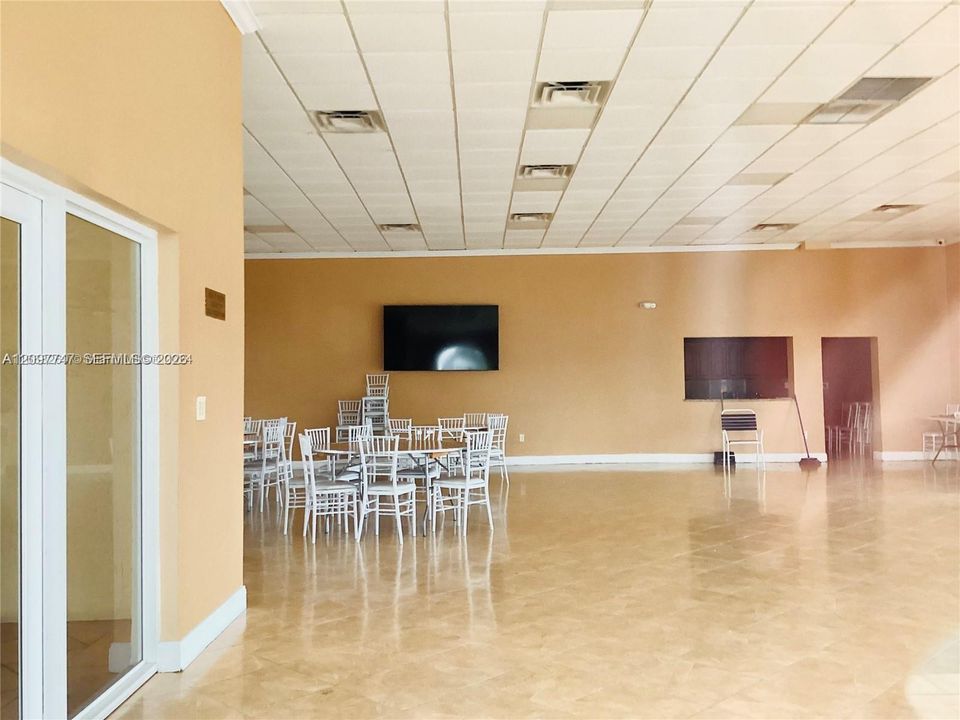 For Rent: $2,600 (2 beds, 2 baths, 1130 Square Feet)