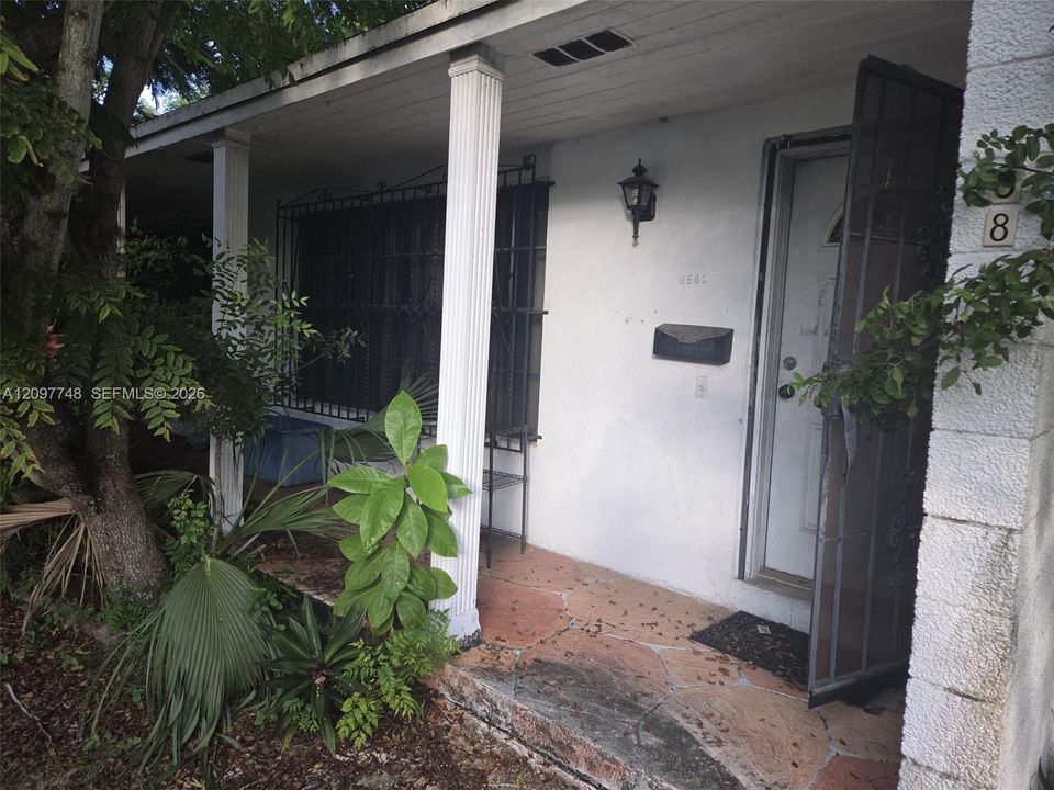 For Sale: $850,000 (3 beds, 2 baths, 1981 Square Feet)
