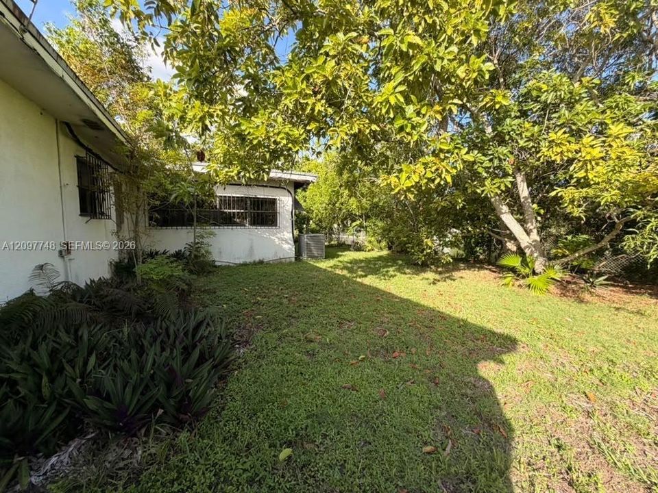 For Sale: $850,000 (3 beds, 2 baths, 1981 Square Feet)