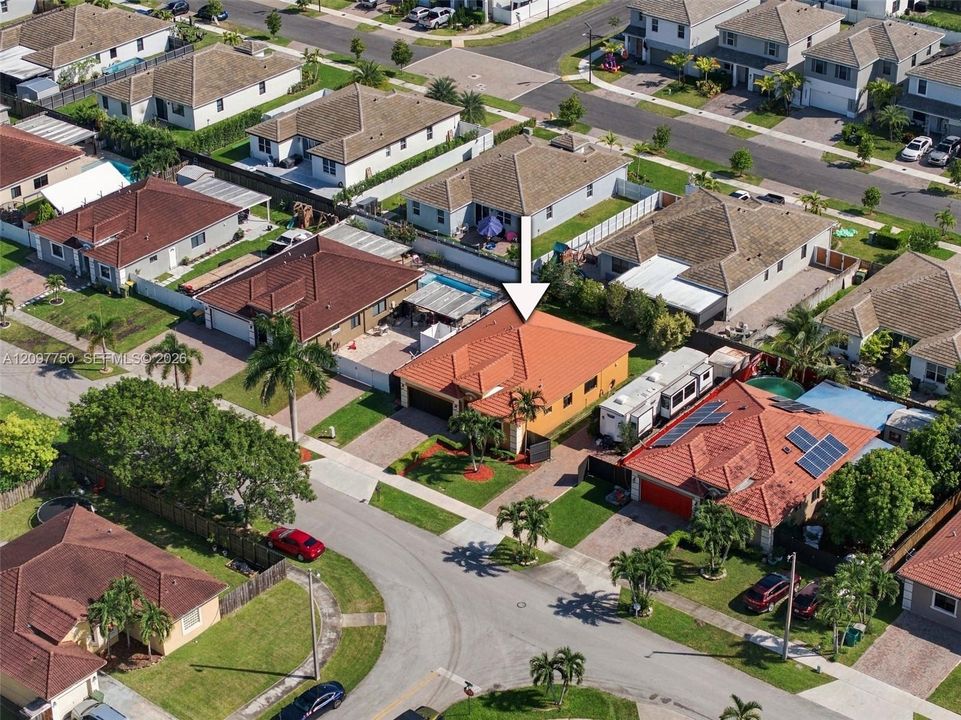 На продажу: $605,000 (4 спален, 2 ванн, 1597 Квадратных фут)