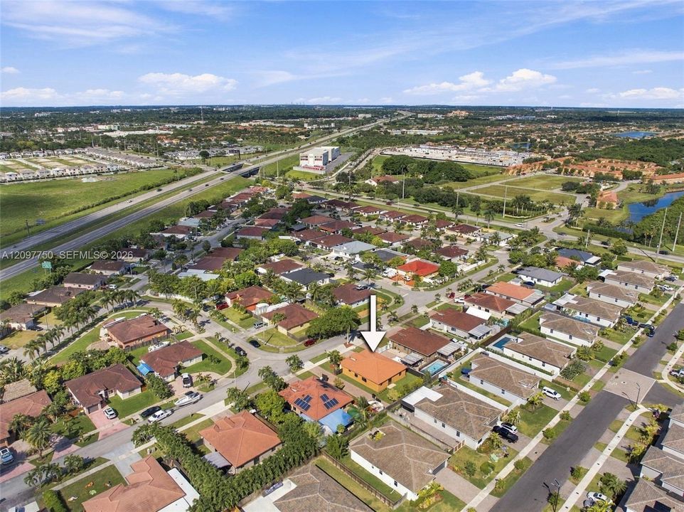 На продажу: $605,000 (4 спален, 2 ванн, 1597 Квадратных фут)