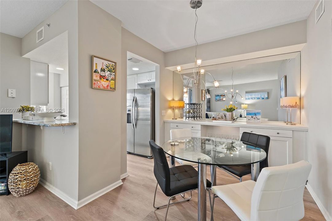For Sale: $625,000 (2 beds, 2 baths, 1204 Square Feet)