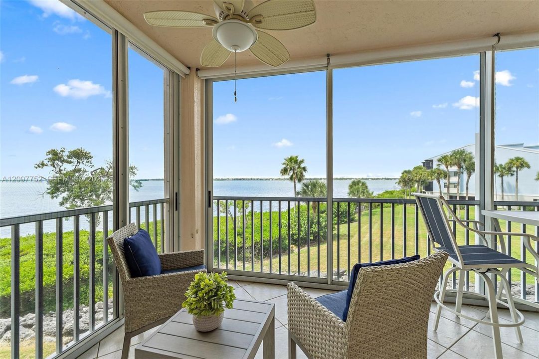 For Sale: $625,000 (2 beds, 2 baths, 1204 Square Feet)