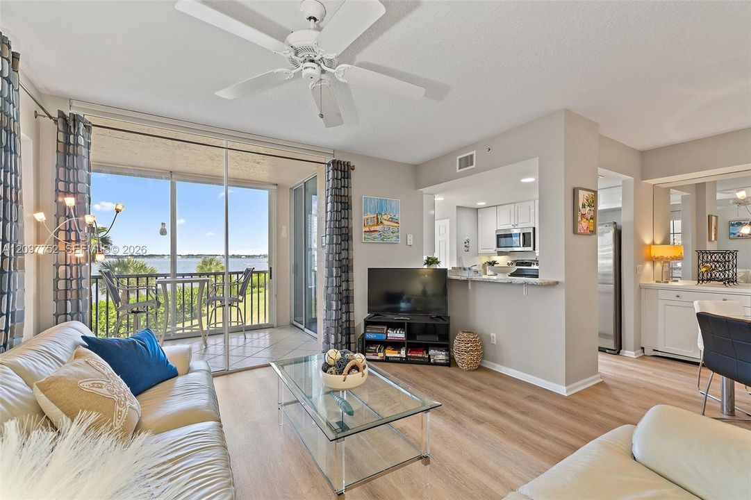 For Sale: $625,000 (2 beds, 2 baths, 1204 Square Feet)