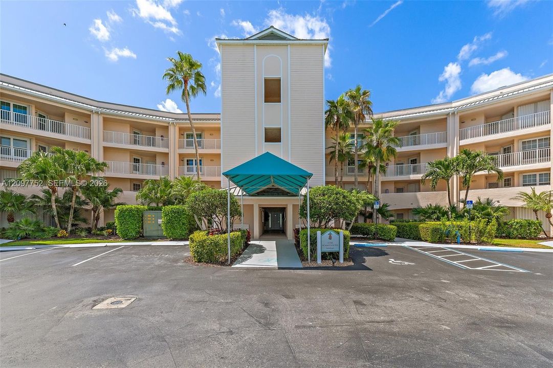 For Sale: $625,000 (2 beds, 2 baths, 1204 Square Feet)