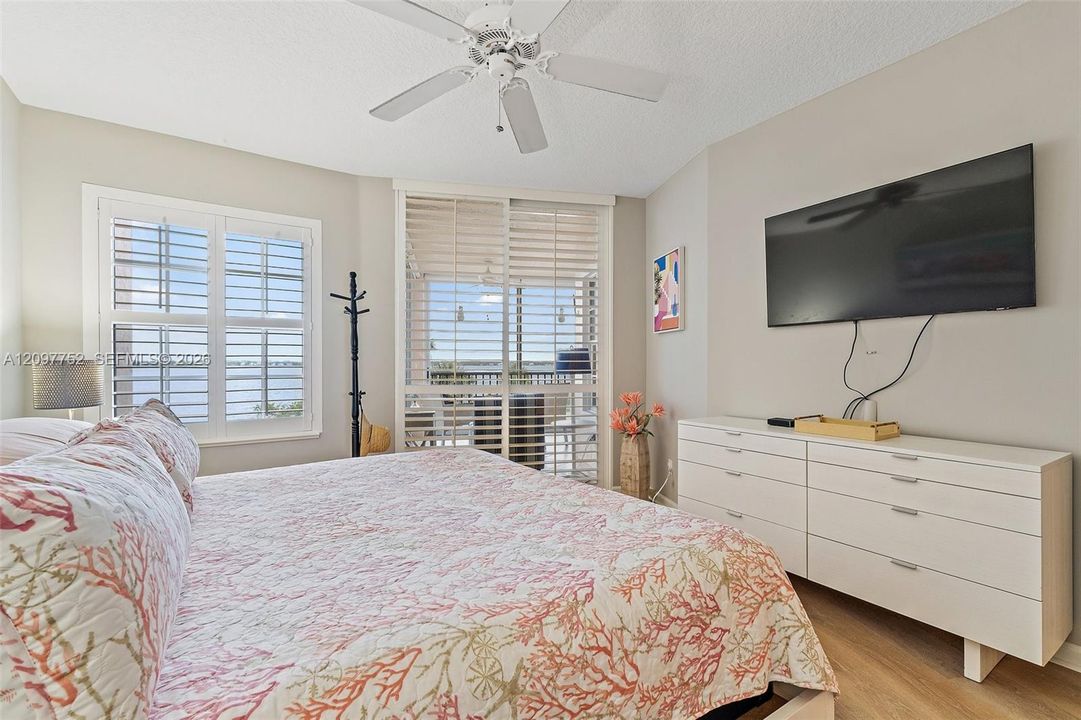 For Sale: $625,000 (2 beds, 2 baths, 1204 Square Feet)