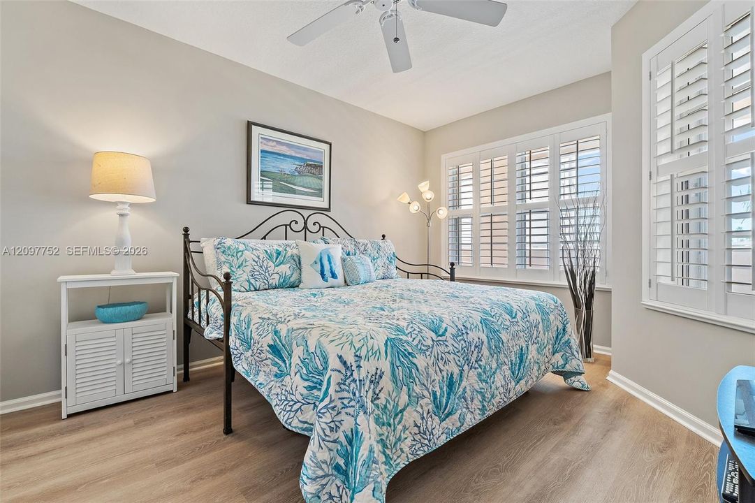 For Sale: $625,000 (2 beds, 2 baths, 1204 Square Feet)