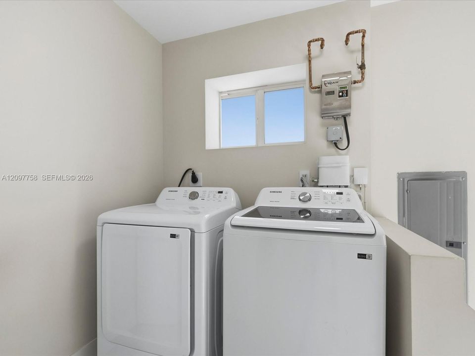 For Sale: $899,900 (4 beds, 3 baths, 1849 Square Feet)