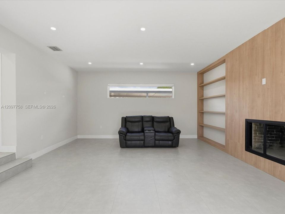 For Sale: $899,900 (4 beds, 3 baths, 1849 Square Feet)