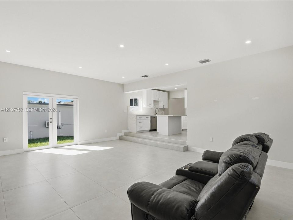 For Sale: $899,900 (4 beds, 3 baths, 1849 Square Feet)