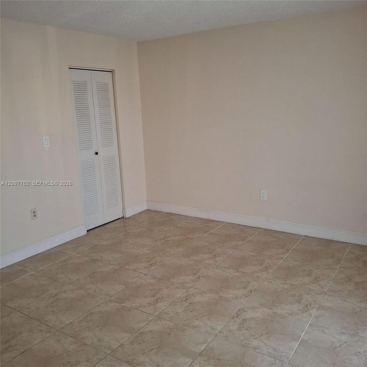 For Rent: $2,300 (2 beds, 2 baths, 1012 Square Feet)
