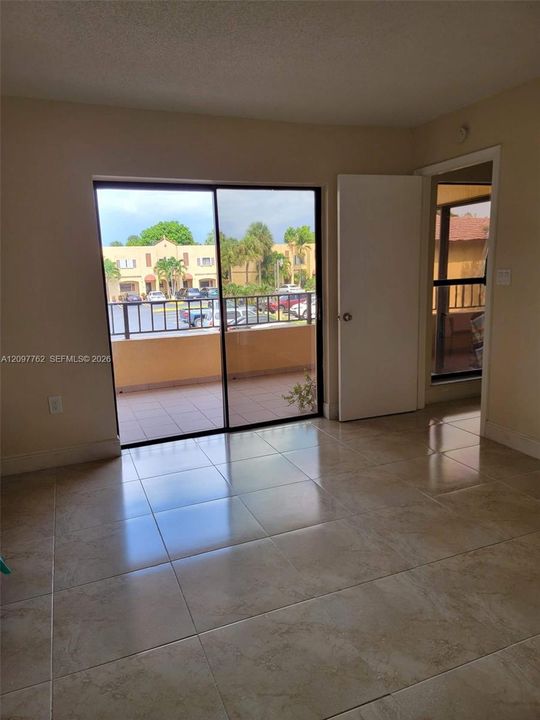 For Rent: $2,300 (2 beds, 2 baths, 1012 Square Feet)