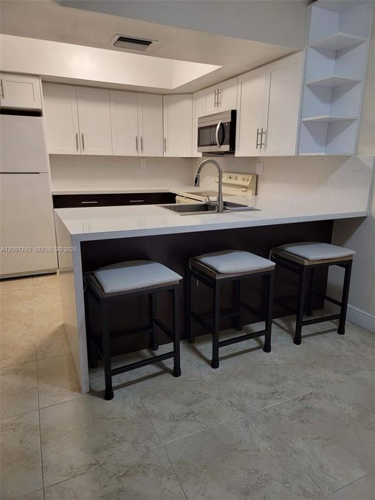 For Rent: $2,300 (2 beds, 2 baths, 1012 Square Feet)