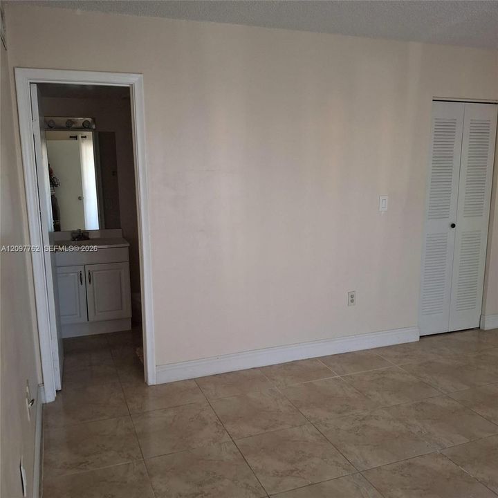 For Rent: $2,300 (2 beds, 2 baths, 1012 Square Feet)