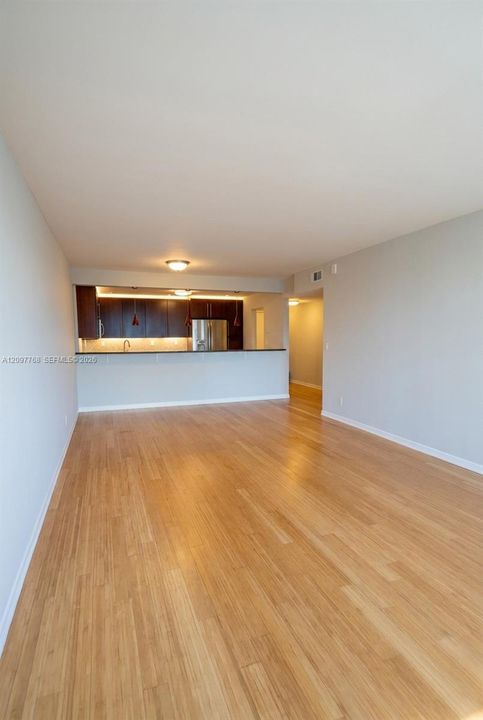 En Renta: $2,400 (1 camas, 1 baños, 1000 Pies cuadrados)