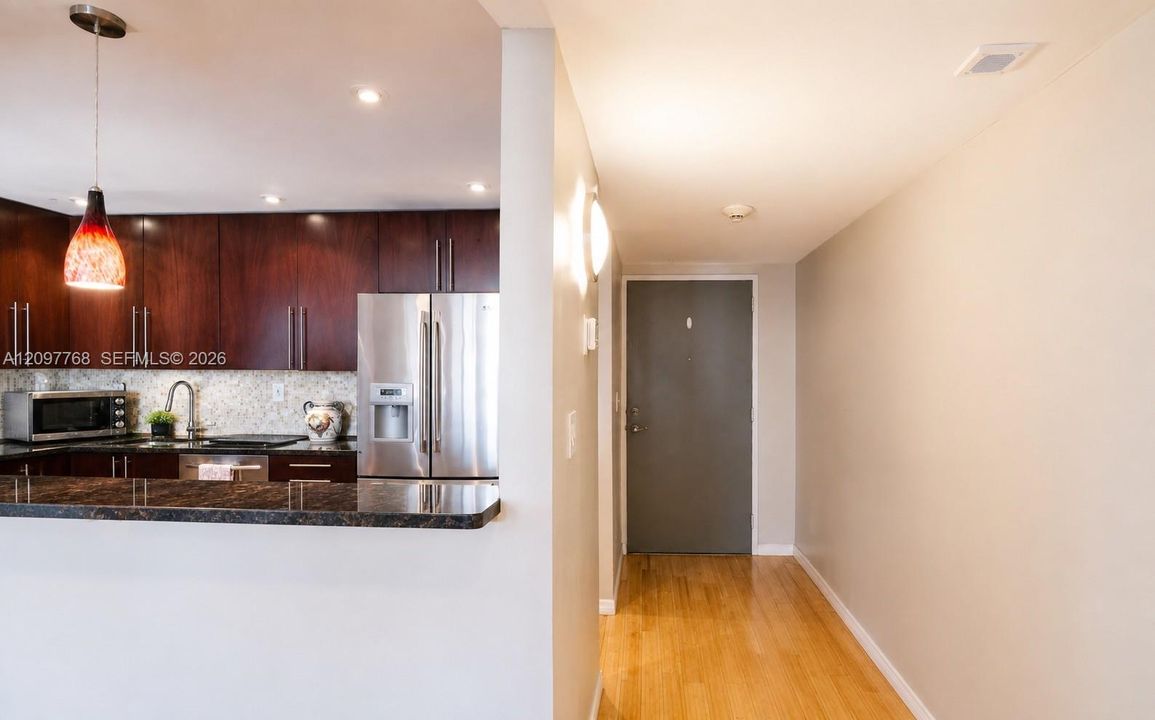 En Renta: $2,400 (1 camas, 1 baños, 1000 Pies cuadrados)